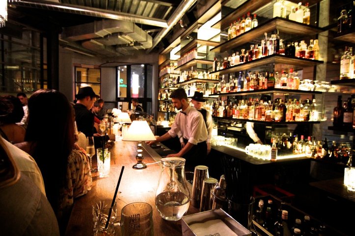 bar-ktery-neexistuje-vznikl-naruby-dnes-je-spickou-sveho-oboru-1